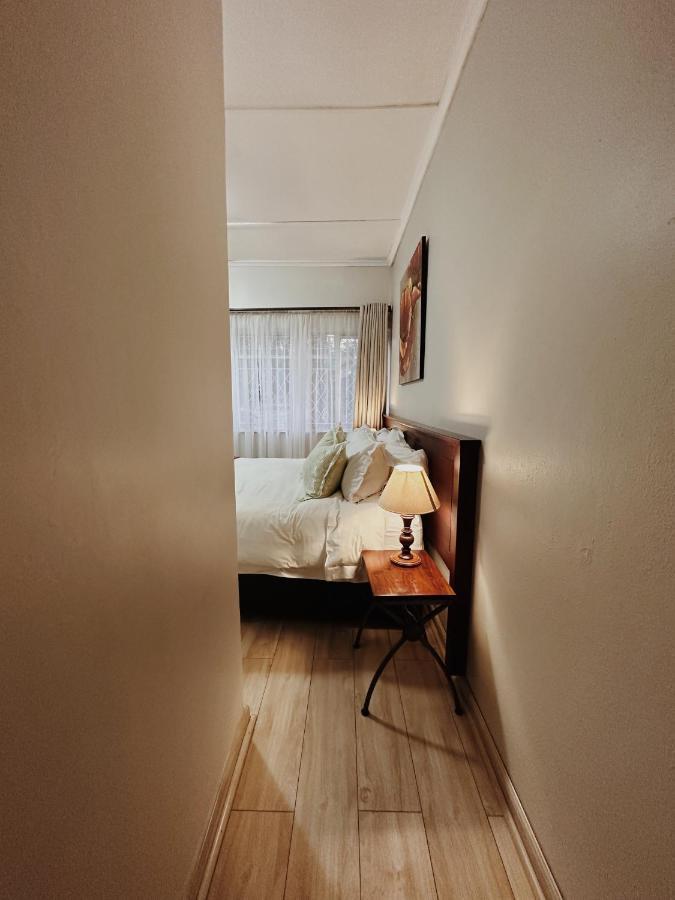 Malcolm Lodge Harare Luaran gambar